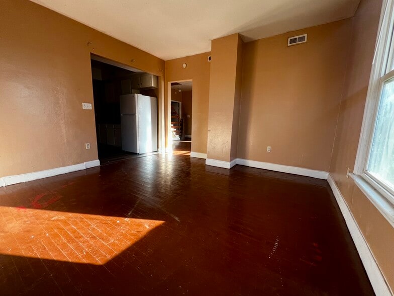 Building Photo - 914 Bullitt Ave SE