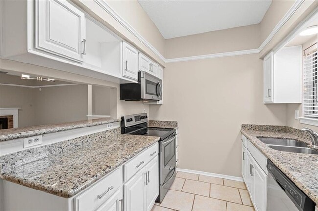 Building Photo - 1260 Sutton Ct