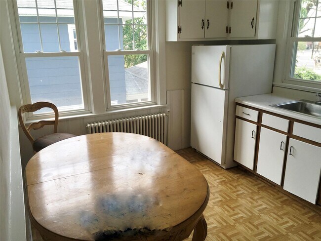 Building Photo - 38 Totten Pl