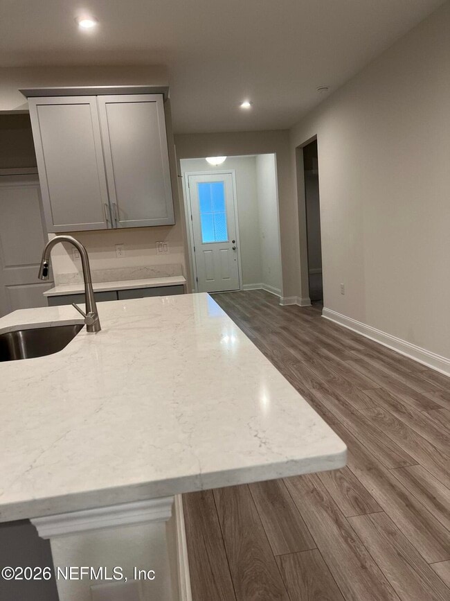 Building Photo - 504 Blue Daze St