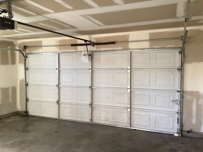 Building Photo - r1813/1815/1817