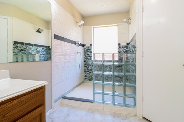 Building Photo - 404 Ridge Dr