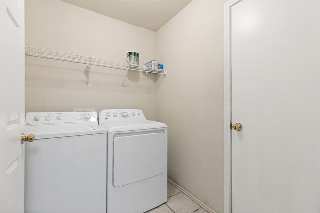 Building Photo - 3812 Eagles Nest St