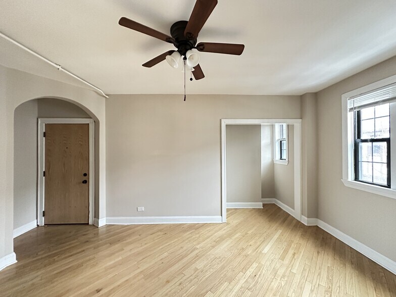 Building Photo - 901 Green Bay Rd