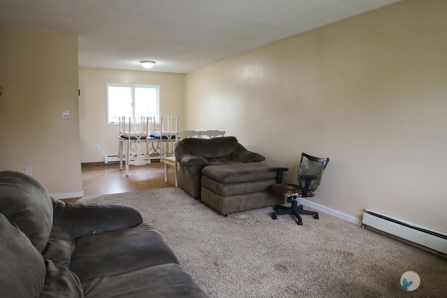 Upstairs Living / Kitchen / Dining - 1762 Cottonwood St