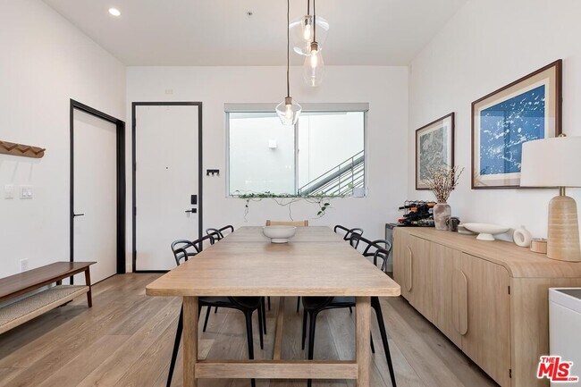 Building Photo - 957 Figueroa Terrace