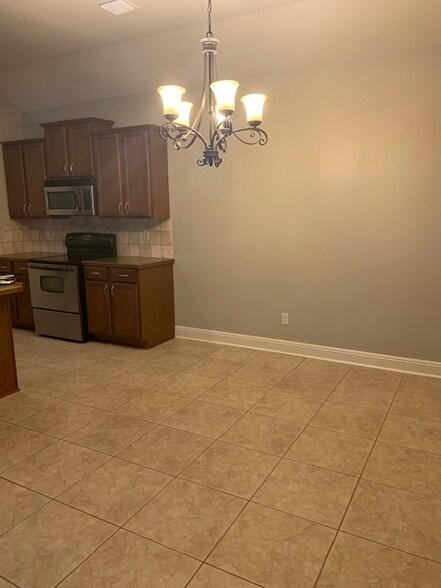 Building Photo - 502 Doloria Dr
