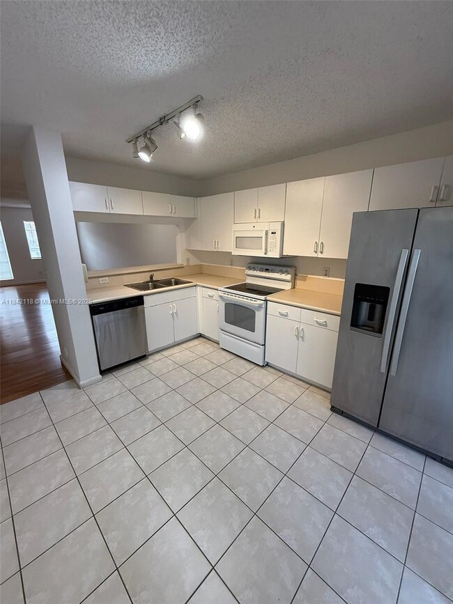 Building Photo - 6815 Sienna Club Dr