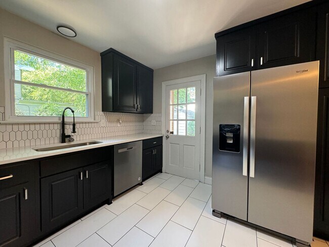 Building Photo - 2BR Norfolk Home!