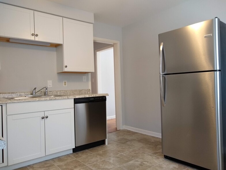 Kitchen - 1411 Daniel St