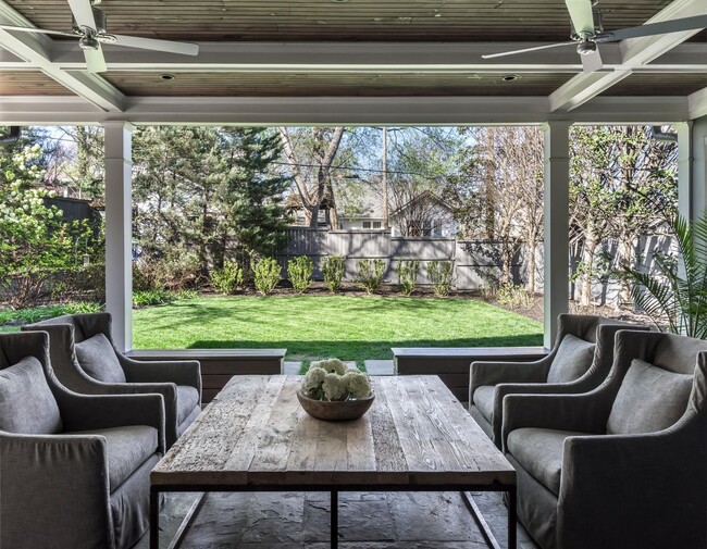 Building Photo - Elegant Fully Furnished 4BR/3.2BA Classic ...