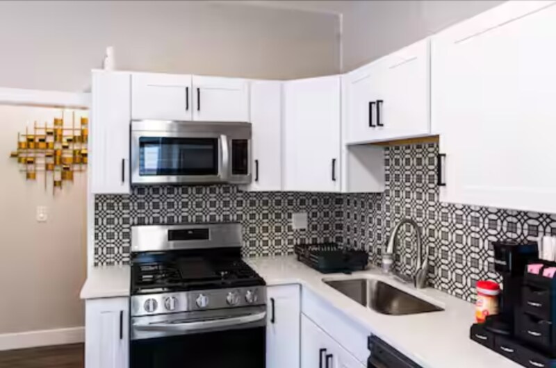 Building Photo - 814 W Arapahoe Ave