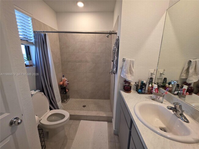 Building Photo - 466 NE 12th St