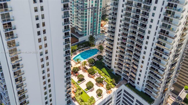 Building Photo - 1050 Brickell Ave