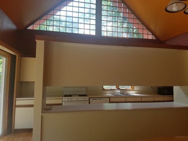 Building Photo - Single Family Home within walking distance to Quinnipiac