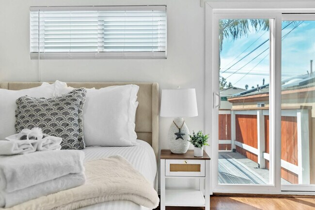 Building Photo - 4585 Saratoga Ave