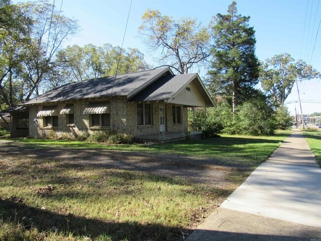 Building Photo - 405 E Main St