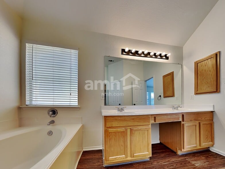 Building Photo - 5400 Redwater Ct