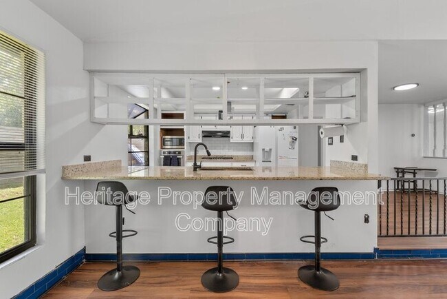 Building Photo - 2526 Town Briar St