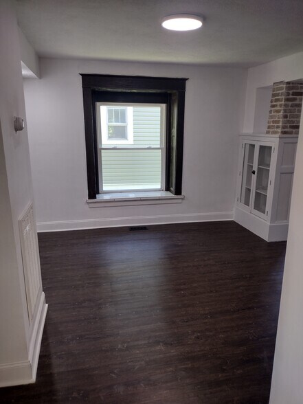 Building Photo - 337 W South St