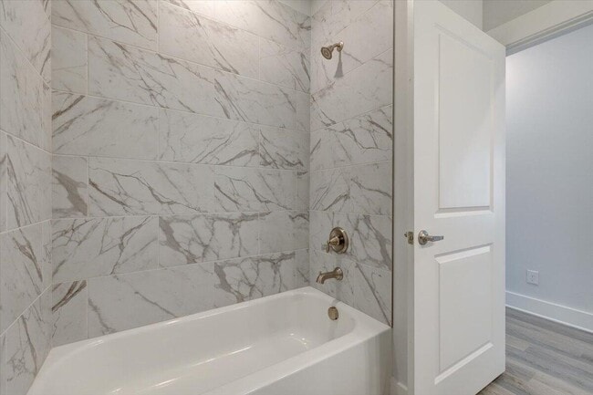 Building Photo - 14 Alexander Way