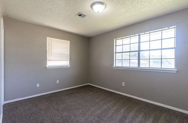 Building Photo - Rent to Own in Midwest City!