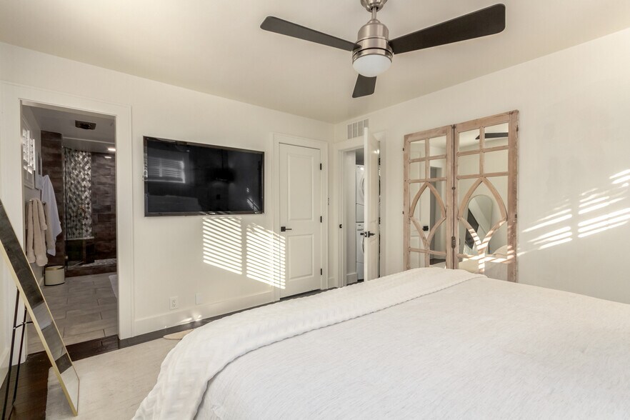 Building Photo - 1935 E Coolidge St