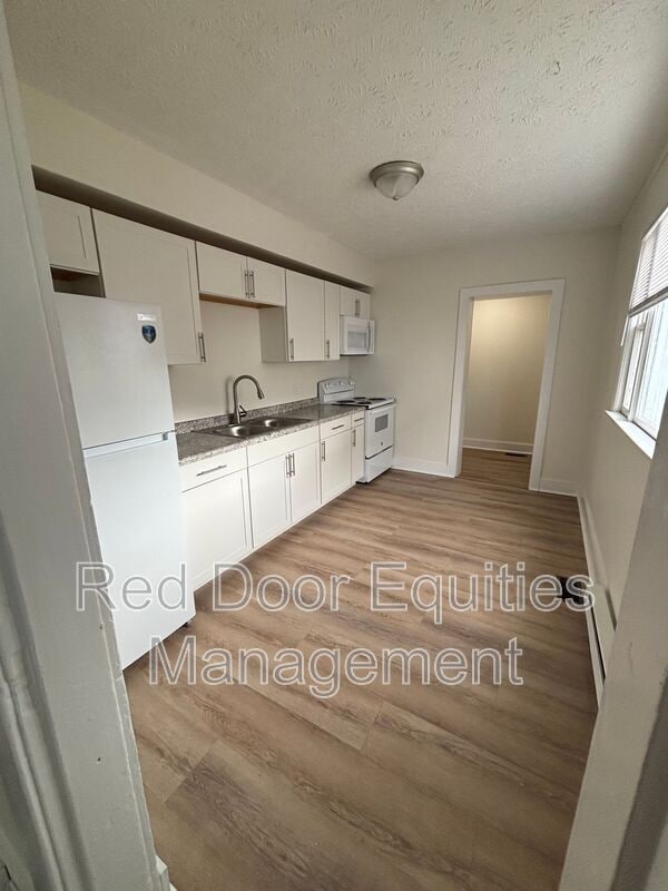 Building Photo - 522 N High St