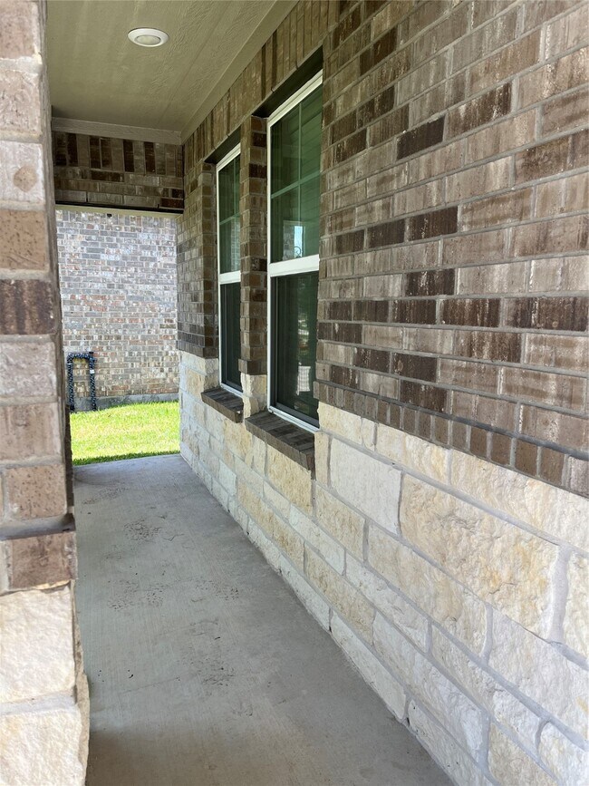 Building Photo - 1214 Oak Barrel Run