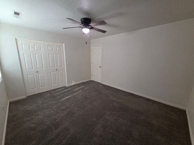 Building Photo - 2 Bed Apartment - Ready to GO!