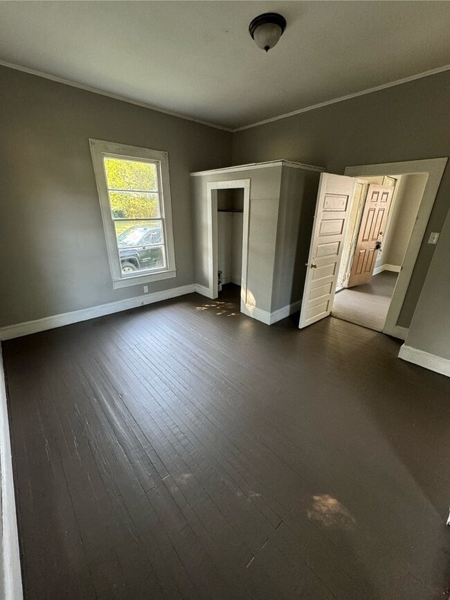 Building Photo - 323 Hasty St