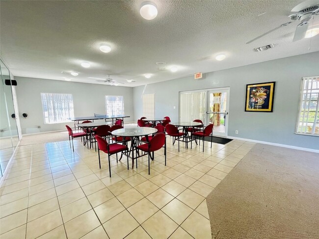 Building Photo - 259 S Cypress Rd