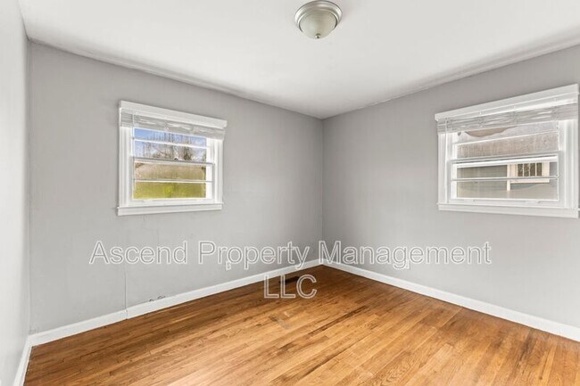 Building Photo - 5514 Rosemont Dr