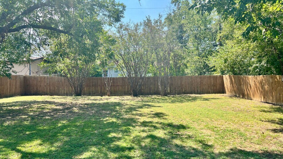 Building Photo - 5432 Purington Ave