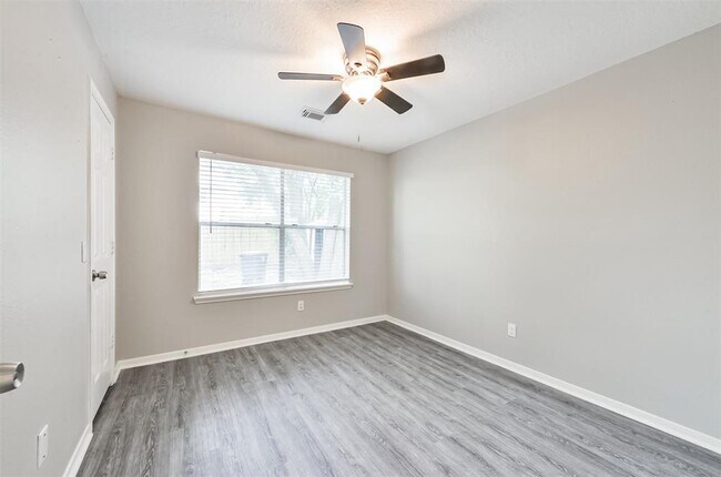 Building Photo - 14622 Bladenboro Dr