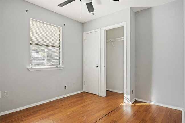 Building Photo - 2102 Lamplight Village Cir