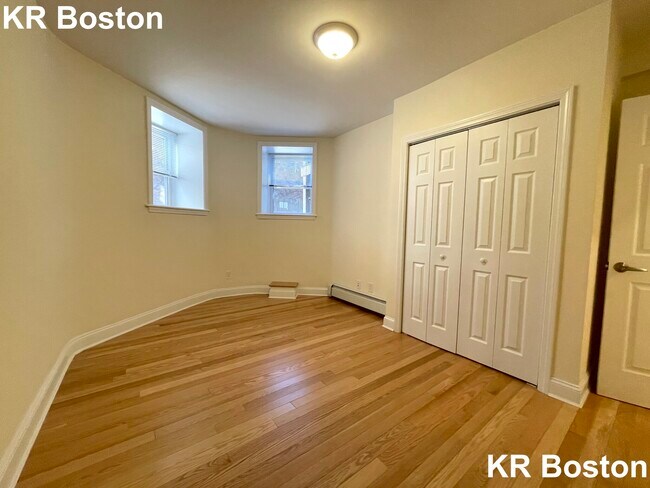 Building Photo - 63 Green St