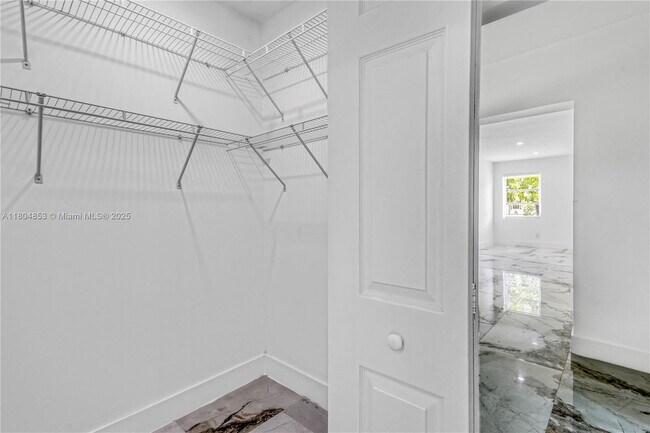 Building Photo - 809 SW 17th St