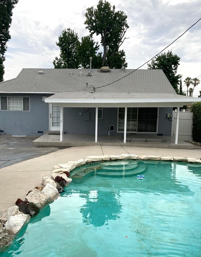 Pool - 6623 Babcock Ave