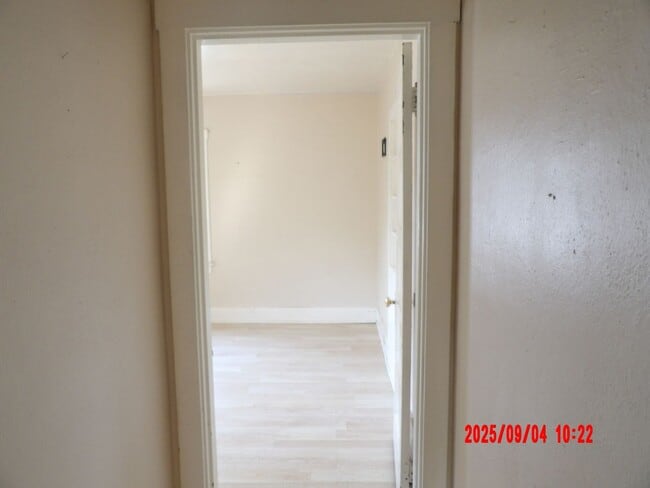 Building Photo - 2 Bedroom House with Full Basement