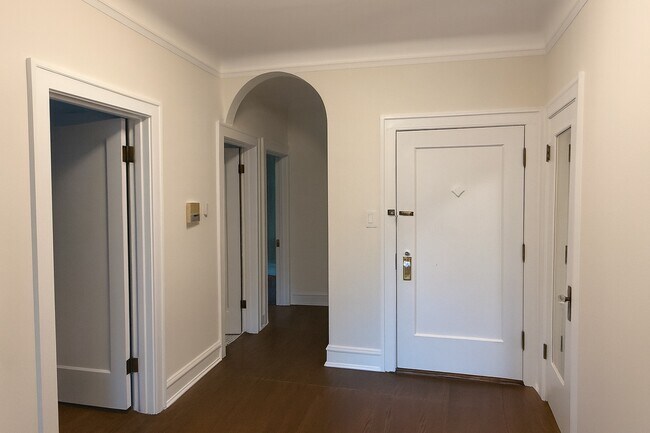 Building Photo - 448 Elmwood Ave