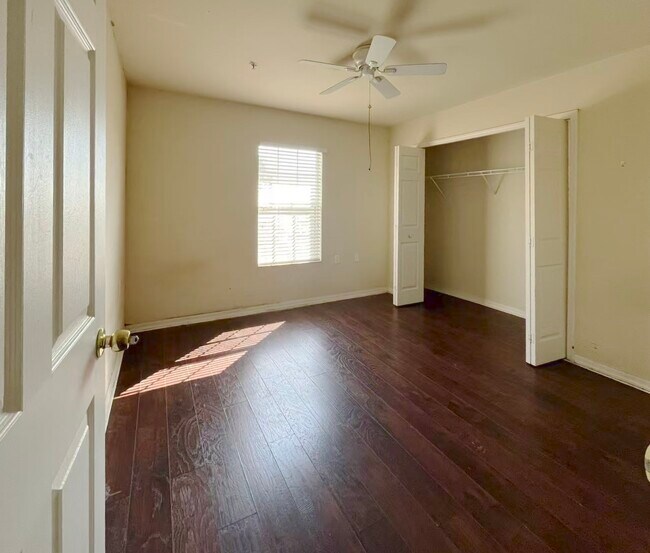 Building Photo - 9063 Gervais Cir