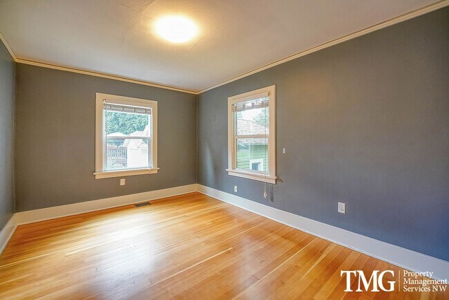 Building Photo - 3 BD SW Portland Home Near Multnomah Village