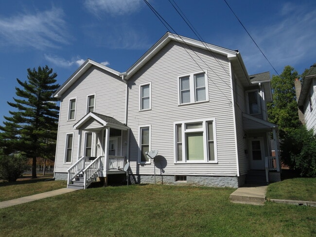 Building Photo - 304 Main St