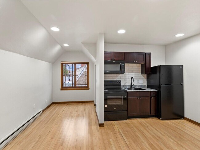 Building Photo - 700 Macon Ave