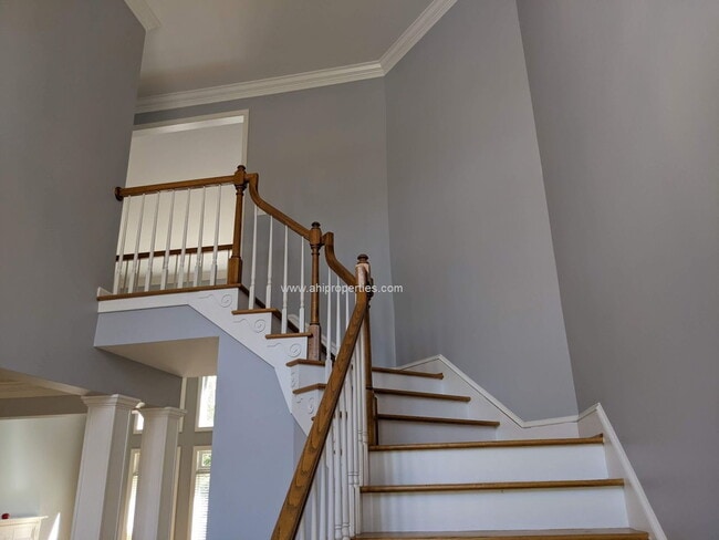 Building Photo - 8014 Greystone Green