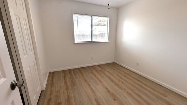 Building Photo - Sizeable 4 Bedroom 2 Bath Home on large co...