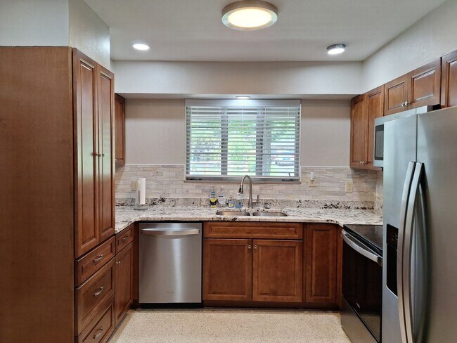 Building Photo - 6826 Dorchester Dr NW