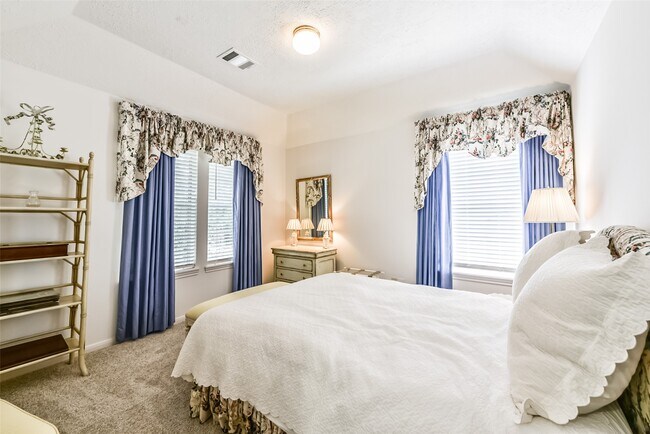 Building Photo - 1322 Blackthorne Dr