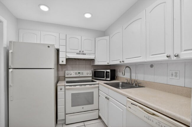 Building Photo - 644 NW 13th St